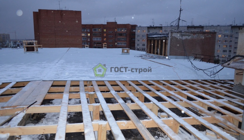 Строительство крыши на административном здании