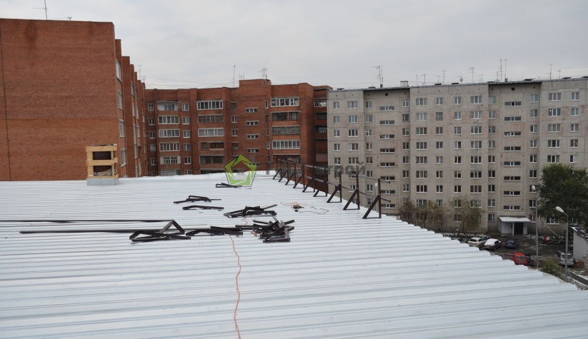 Строительство крыши на административном здании